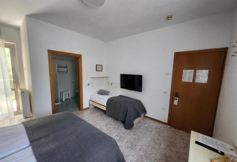 Трехместный Номер Стандарт с Балконом, Garnì Beniamino