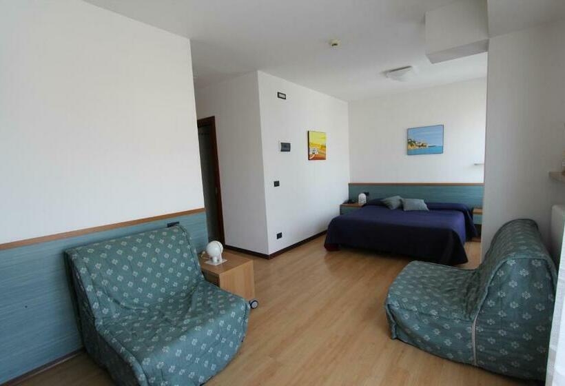 غرفة قياسية مزوَّدة بشُرفة, Marea