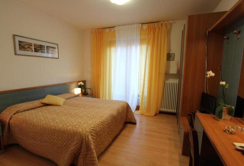 غرفة قياسية مزوَّدة بشُرفة, Marea