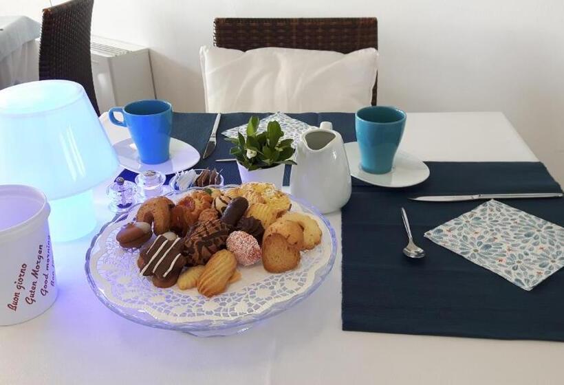 غرفة قياسية مزوَّدة بشُرفة, Marea