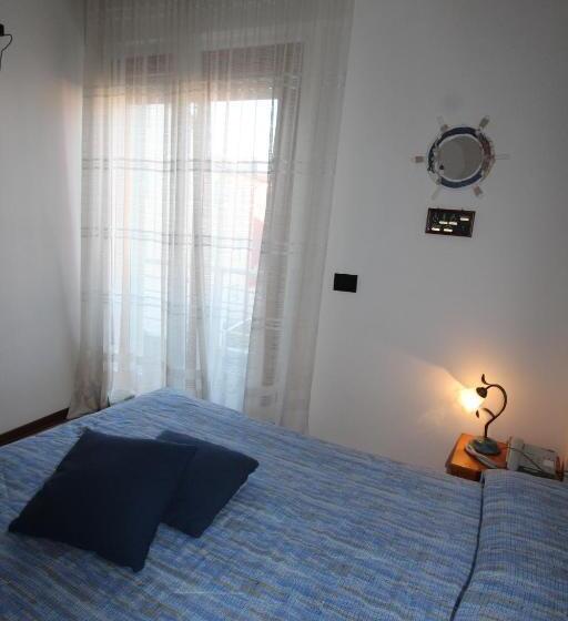 غرفة قياسية فردية مزودة بشُرفة, Marea