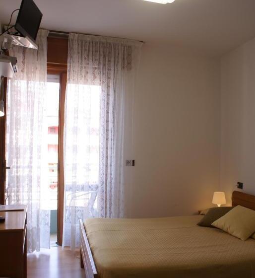 غرفة قياسية فردية مزودة بشُرفة, Marea