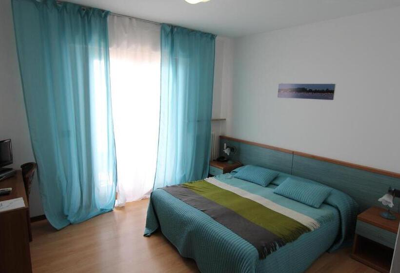 غرفة قياسية مطلّة علي البحر مزوَّدة بشُرفة, Marea