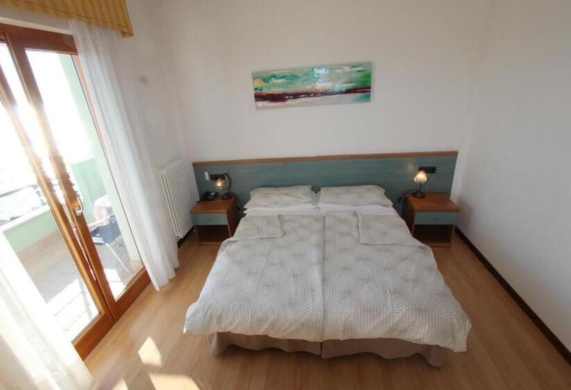 غرفة قياسية مطلّة علي البحر مزوَّدة بشُرفة, Marea