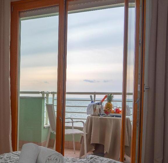 غرفة قياسية مطلّة علي البحر مزوَّدة بشُرفة, Marea