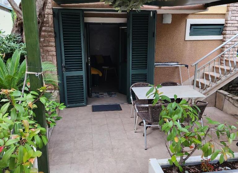 آپارتمان 1 خوابه همکف, Kuca Radovic