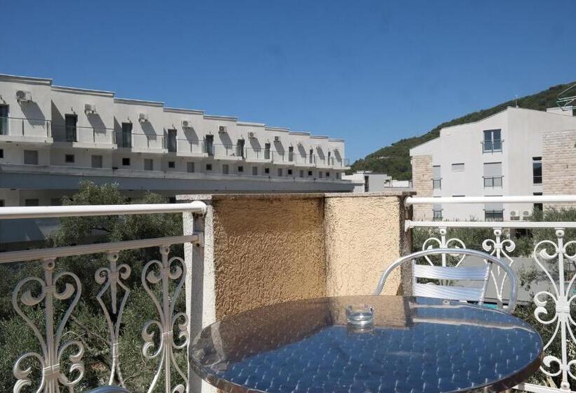 استودیوی استاندارد, Kuca Radovic