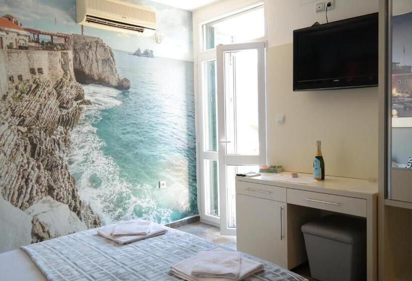 استودیوی استاندارد, Kuca Radovic