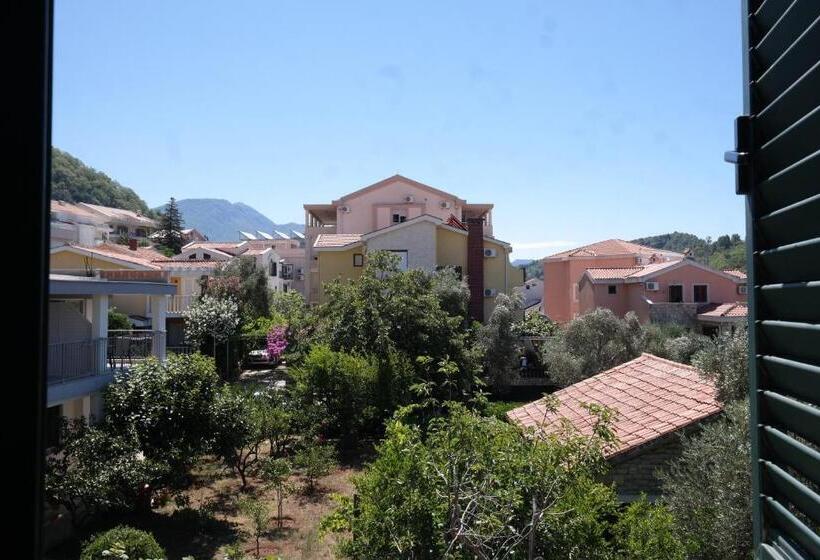 استودیو کامفورت, Kuca Radovic