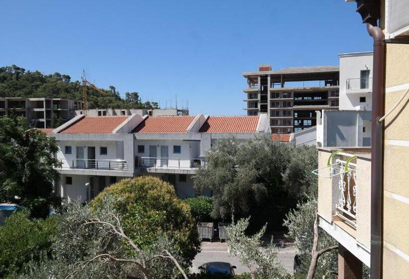 استودیو کامفورت, Kuca Radovic