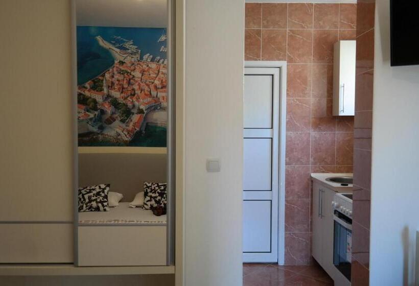 استودیو کامفورت, Kuca Radovic