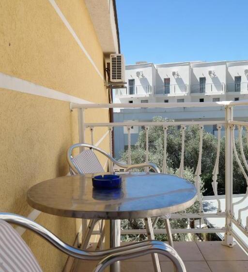 اتاق استاندارد سه تخته با بالکن, Kuca Radovic