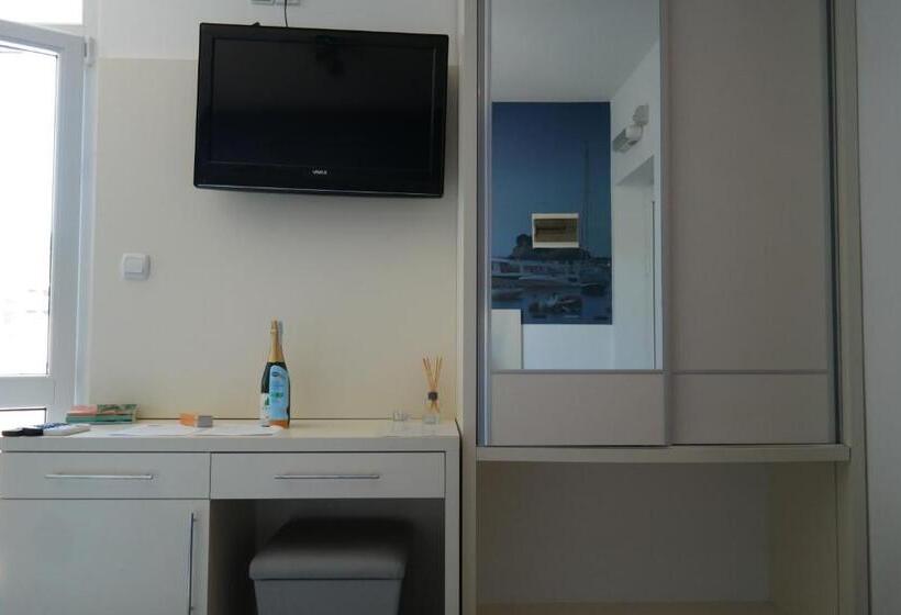 استودیوی استاندارد, Kuca Radovic