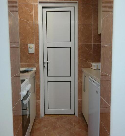 استودیوی استاندارد, Kuca Radovic