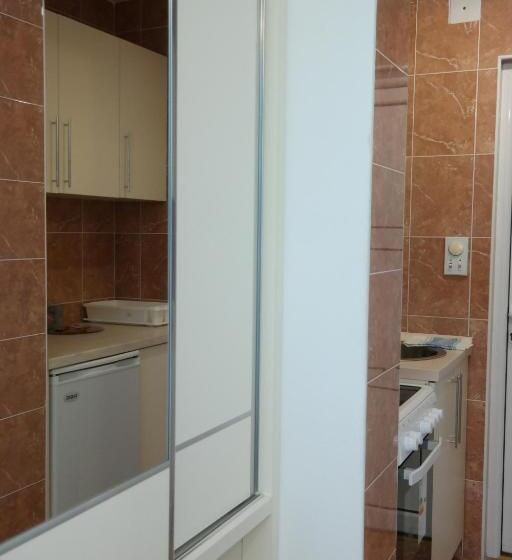 استودیوی استاندارد, Kuca Radovic