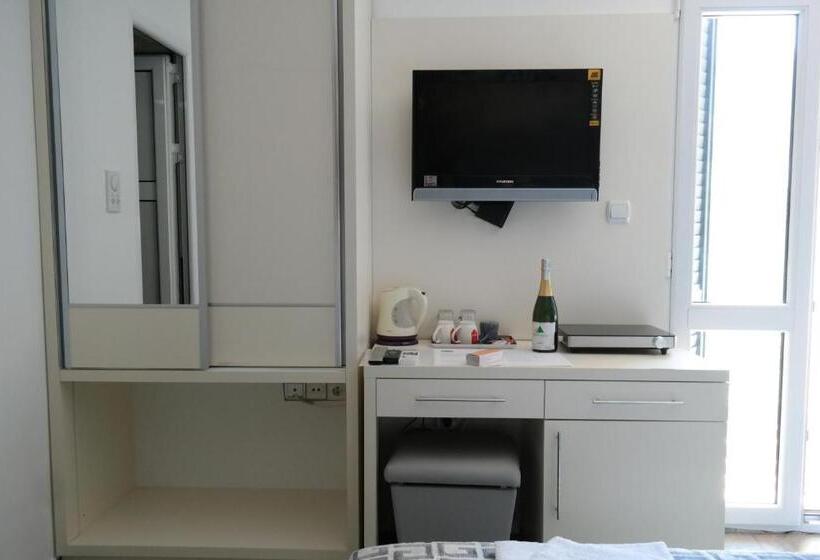 اتاق استاندارد با بالکن, Kuca Radovic