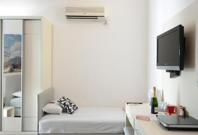 اتاق استاندارد سه تخته با بالکن, Kuca Radovic