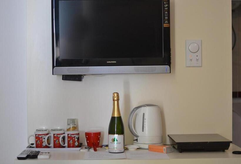 اتاق استاندارد سه تخته با بالکن, Kuca Radovic