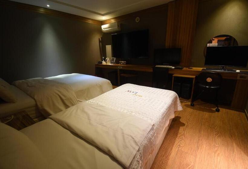 标准间, Seocho Lava Gyodaenambuteomineol