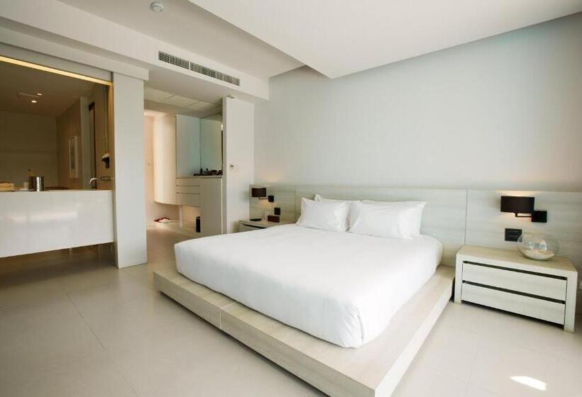 اتاق لوکس با چشم‌انداز دریا, Centara Q Resort Rayong