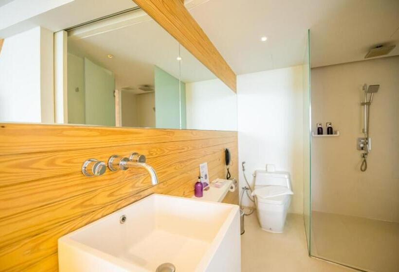 اتاق سوپریور با چشم‌انداز دریا, Centara Q Resort Rayong