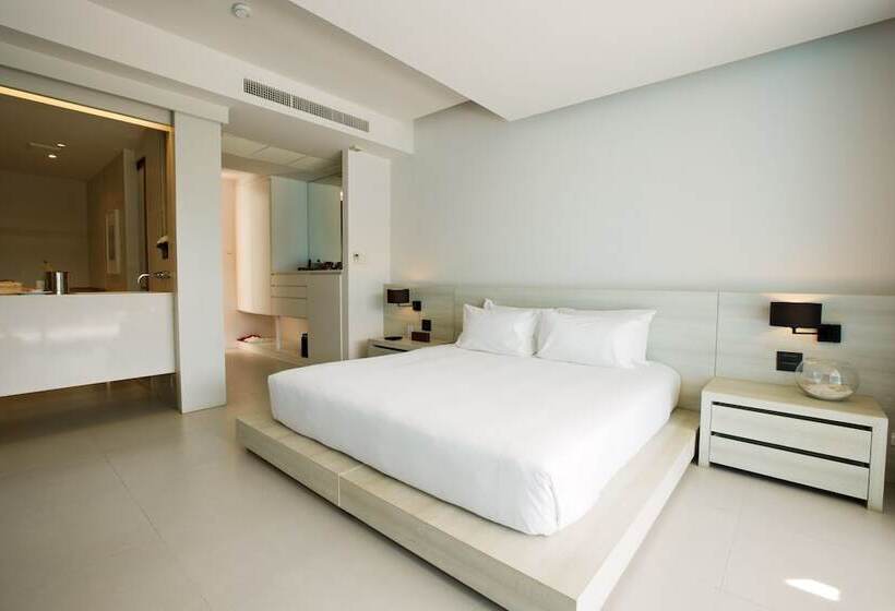 اتاق لوکس با چشم‌انداز دریا, Centara Q Resort Rayong