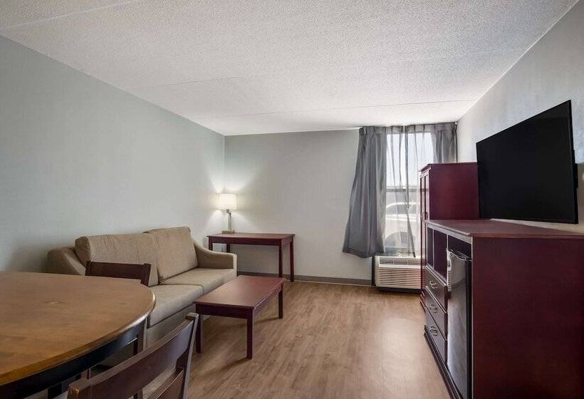 套房, Clarion Inn & Suites Airport