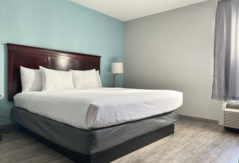 套房, Clarion Inn & Suites Airport