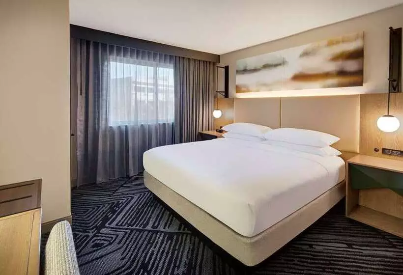 キングサイズベッドのスイートルーム, Embassy Suites By Hilton Laredo