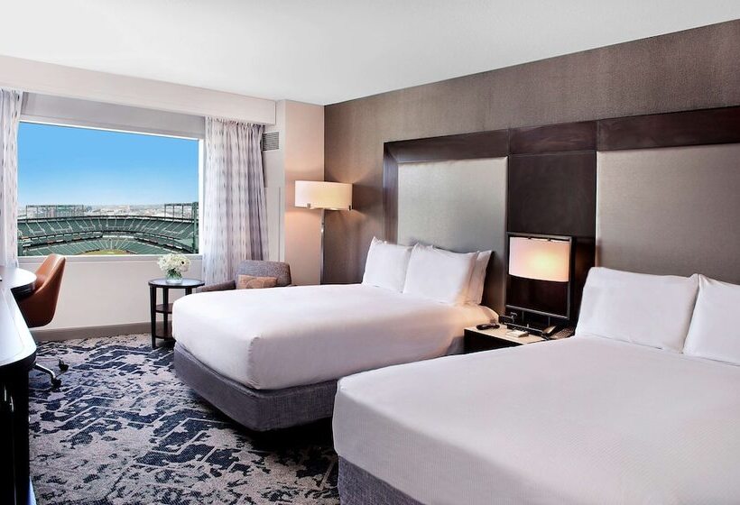 带2个双人床的标准工作室, Hilton Baltimore Inner Harbor