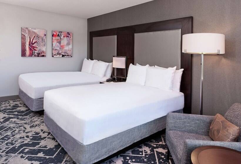 带2个双人床的标准工作室, Hilton Baltimore Inner Harbor