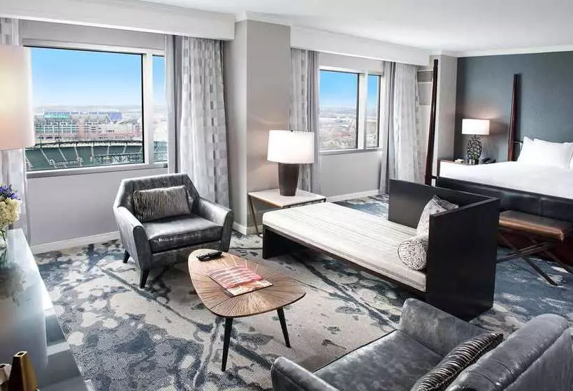 キングサイズベッドのスイートルーム, Hilton Baltimore Inner Harbor