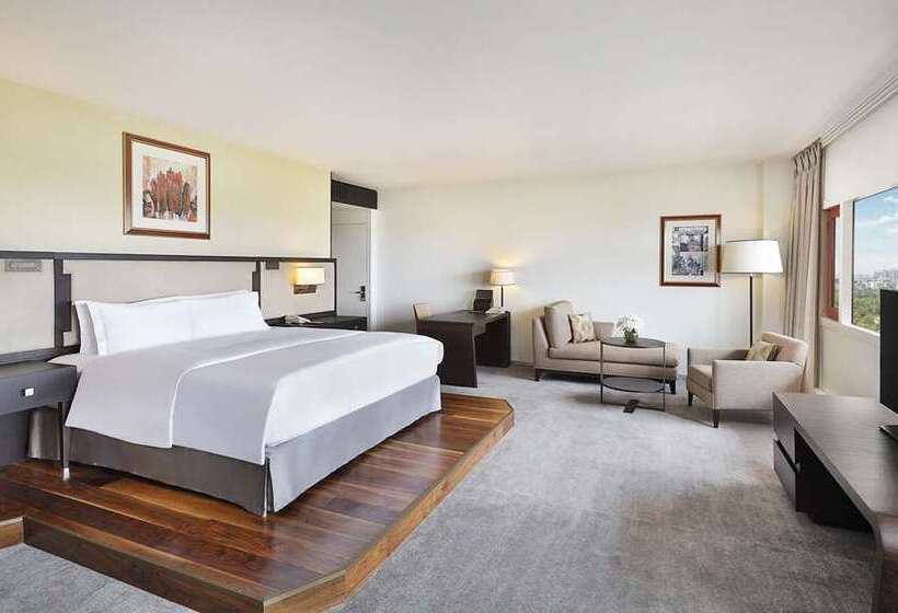 キングサイズベッドのスイートルーム, Hilton Baltimore Inner Harbor