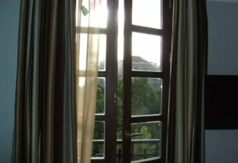 اتاق لوکس, La Casa De La Trinidad