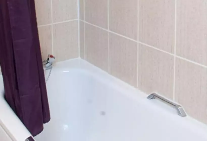 اتاق استاندارد سه نفره, Rooms At 1703