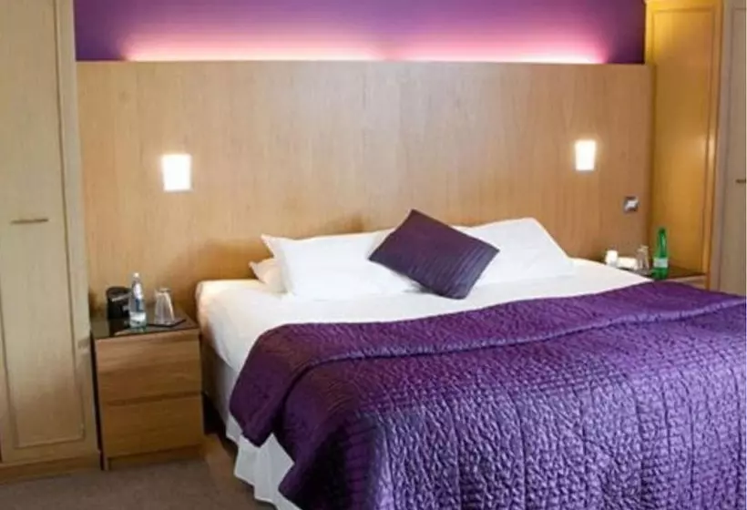 اتاق استاندارد سه نفره, Rooms At 1703