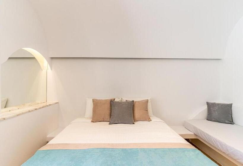 이코노미 룸, Kafieris View