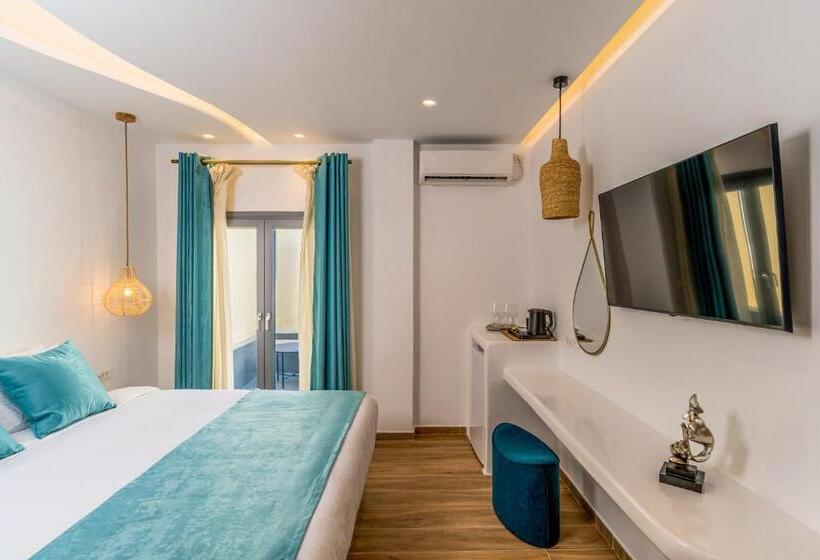 주니어 스위트, Kafieris View