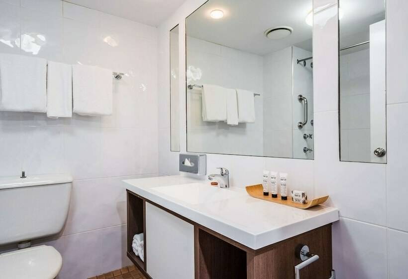 غرفة قياسية سرير مزدوج, The Benson