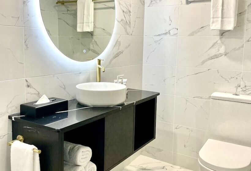 غرفة قياسية سرير مزدوج, The Benson