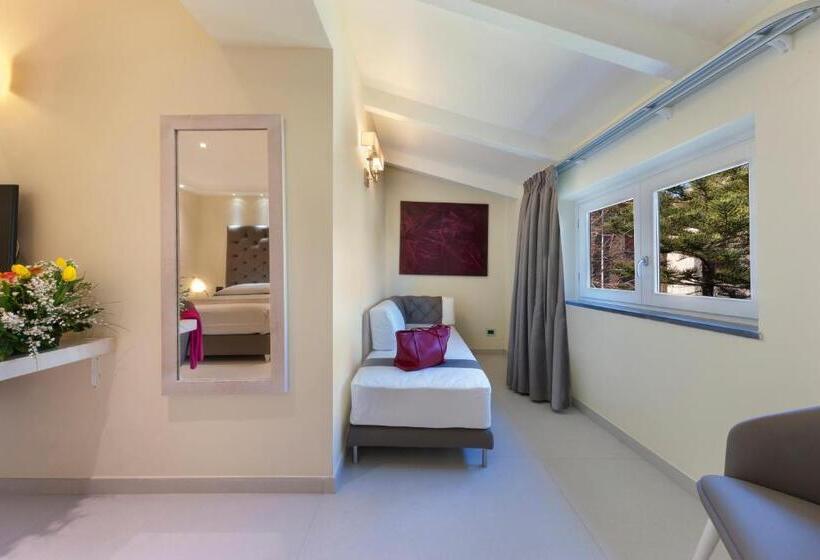 סוויטת ג'וניור, Palazzo Tritone & Abagnale