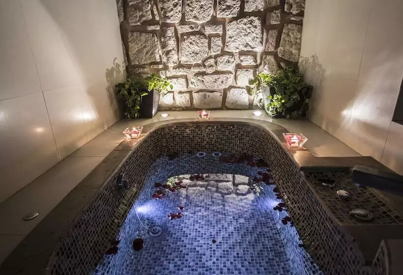 سوییت جونیور, Cantera 10 Hotel Boutique