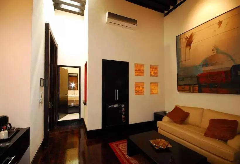 سوییت جونیور, Cantera 10 Hotel Boutique