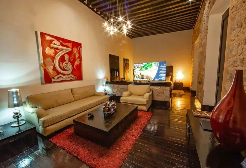 سوییت جونیور, Cantera 10 Hotel Boutique