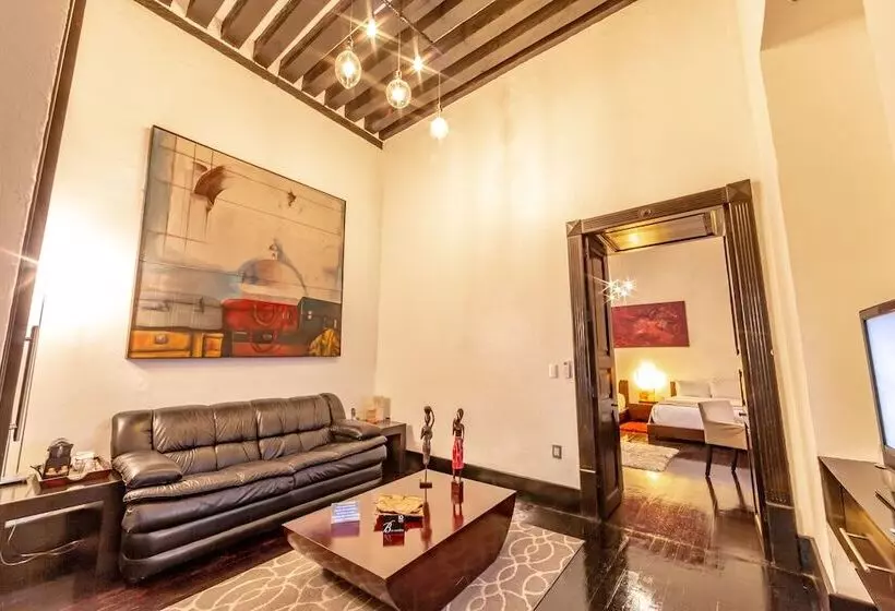 سوییت جونیور, Cantera 10 Hotel Boutique