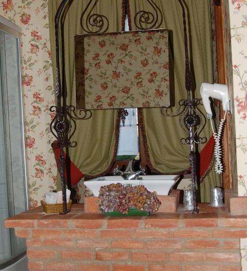 חדר קומפורט, Vitorio