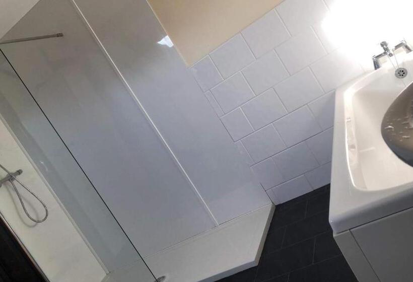 豪华套房, Coach House