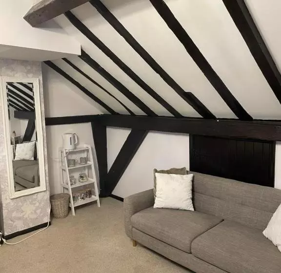 Deluxe-sviitti, Coach House