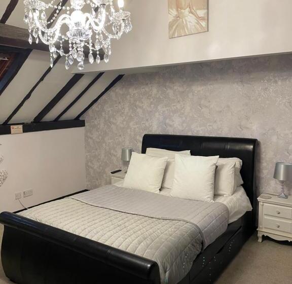 豪华套房, Coach House