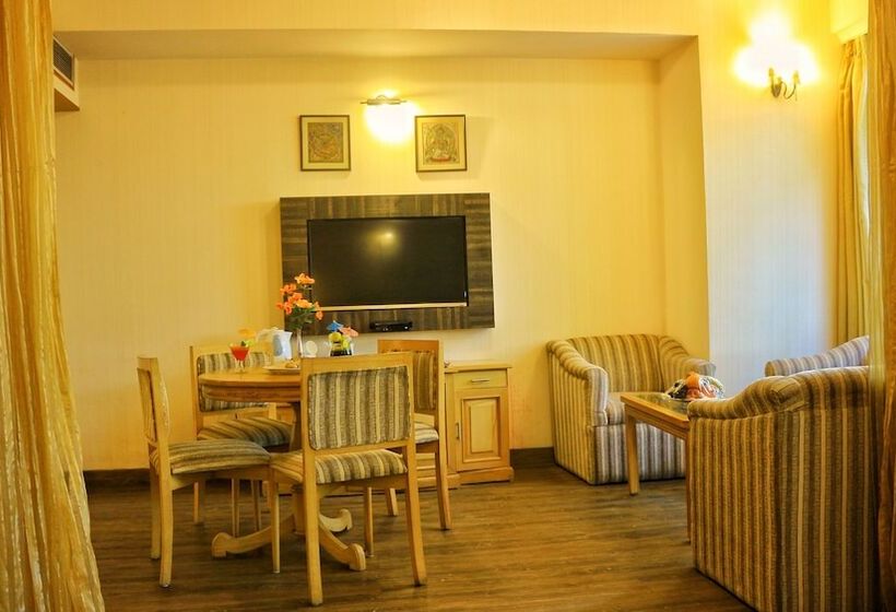 디럭스 룸, Dee Marks Hotel & Resorts